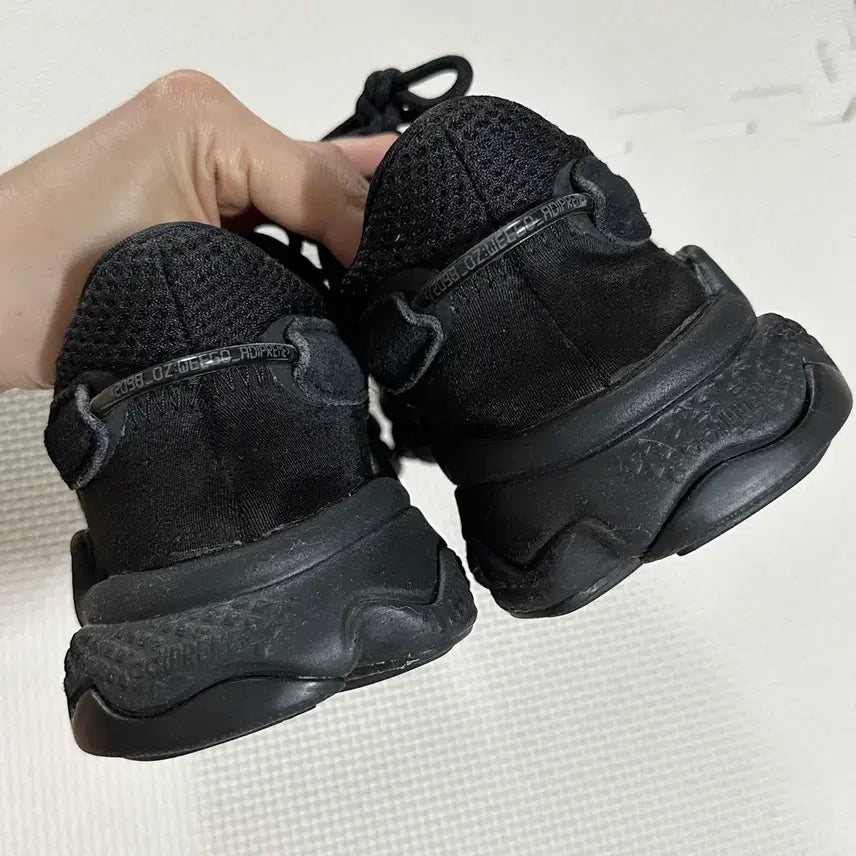[SOLD OUT] 아디다스 오즈위고 트리플블랙 230