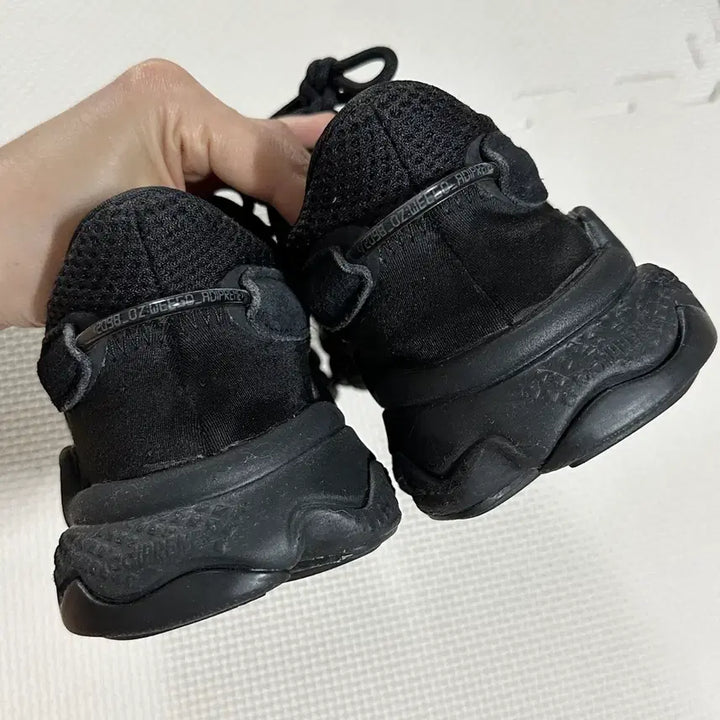 [SOLD OUT] 아디다스 오즈위고 트리플블랙 230