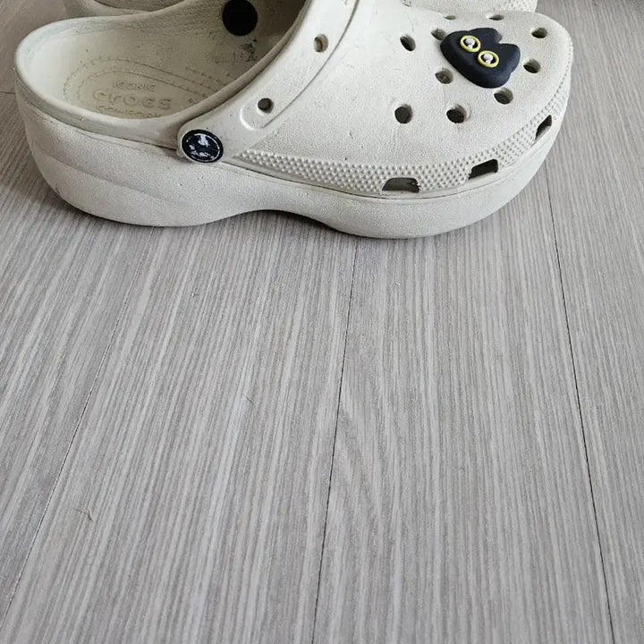 [BUNJANG] Crocs Sandals W7 / 크록스 샌들 W7