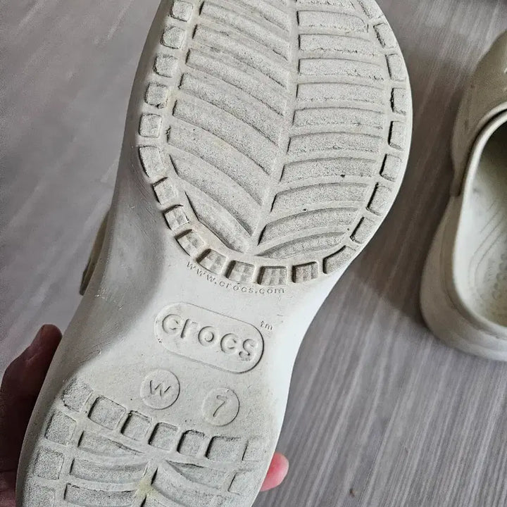 [BUNJANG] Crocs Sandals W7 / 크록스 샌들 W7