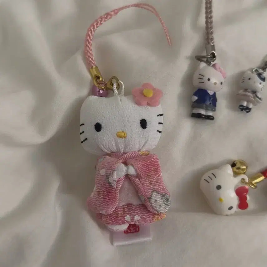[BUNJANG] Sanrio Hello Kitty &amp; Rilakkuma Strap Bundle / 키티 스트랩 리락쿠마 스트랩 일괄 판매