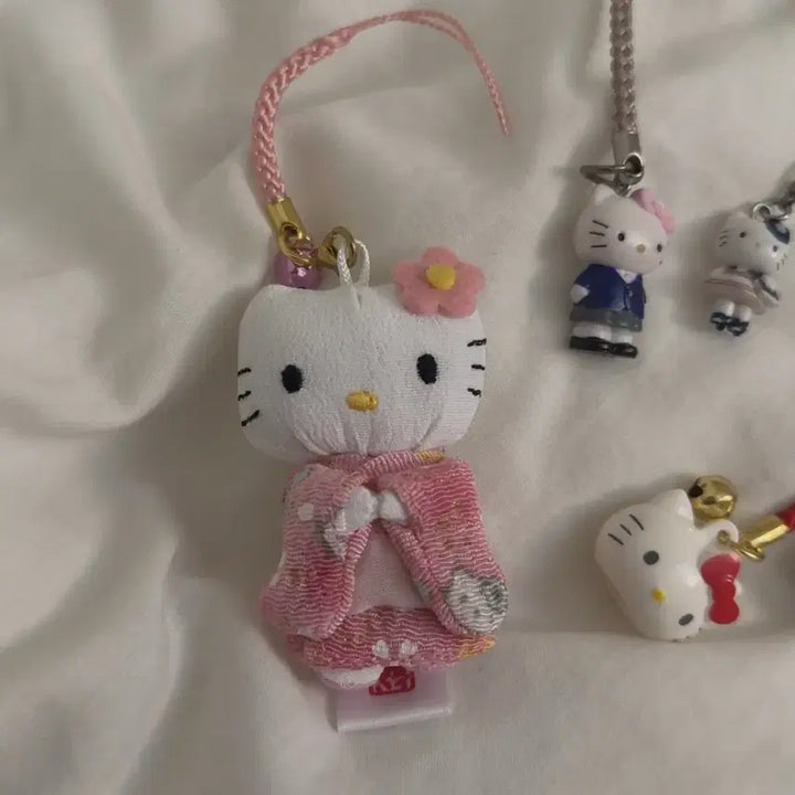 [BUNJANG] Sanrio Hello Kitty &amp; Rilakkuma Strap Bundle / 키티 스트랩 리락쿠마 스트랩 일괄 판매