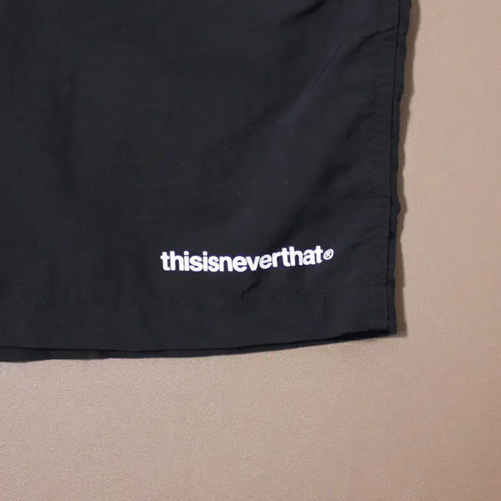 [BUNJANG] Thisisneverthat Black Shorts / Thisisneverthat 디네뎃 블랙 반바지