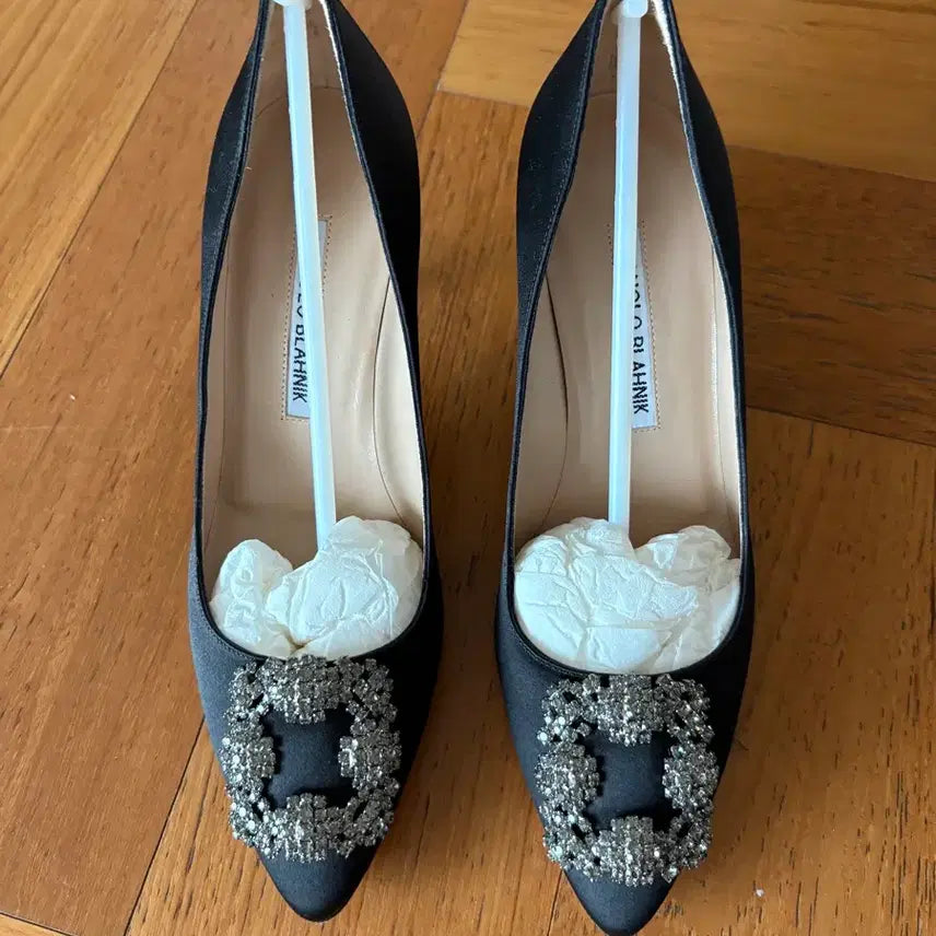 [BUNJANG] Manolo Blahnik Hangisi Satin Pumps Black Size 36 / 마놀로블라닉 한기시 새틴 블랙 사이즈 36