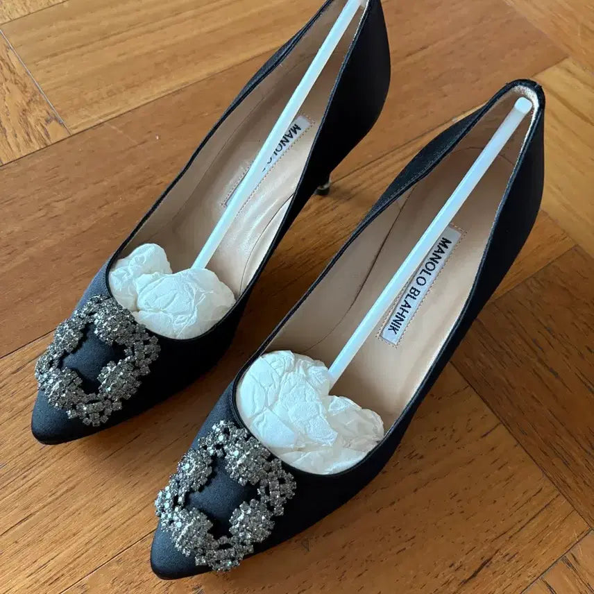 [BUNJANG] Manolo Blahnik Hangisi Satin Pumps Black Size 36 / 마놀로블라닉 한기시 새틴 블랙 사이즈 36