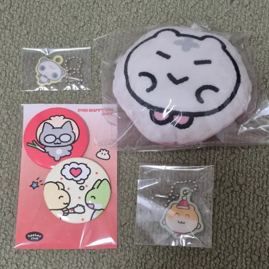 [BUNJANG] Hihi Club Happy Happy Moo Bundle Set / 히히클럽 쿠션 키링 뱃지 해피해피무 서일코 서일페