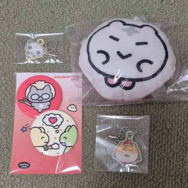 [BUNJANG] Hihi Club Happy Happy Moo Bundle Set / 히히클럽 쿠션 키링 뱃지 해피해피무 서일코 서일페