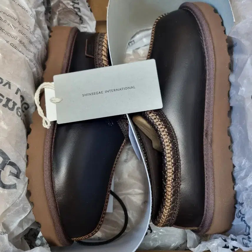 [SOLD OUT] 어그 UGG 레더 타스만 슬리퍼 7사이즈 240