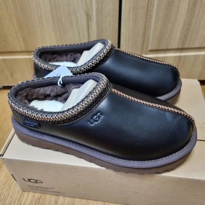 [SOLD OUT] 어그 UGG 레더 타스만 슬리퍼 7사이즈 240