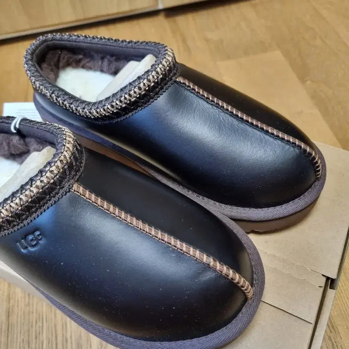 [SOLD OUT] 어그 UGG 레더 타스만 슬리퍼 7사이즈 240