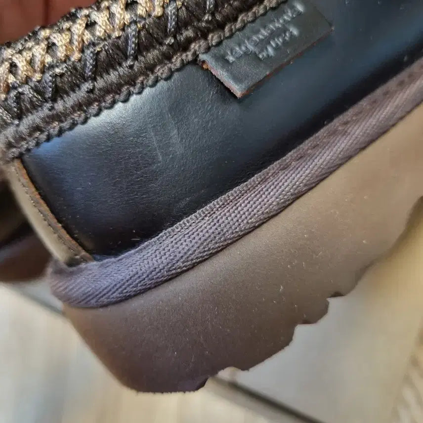 [SOLD OUT] 어그 UGG 레더 타스만 슬리퍼 7사이즈 240