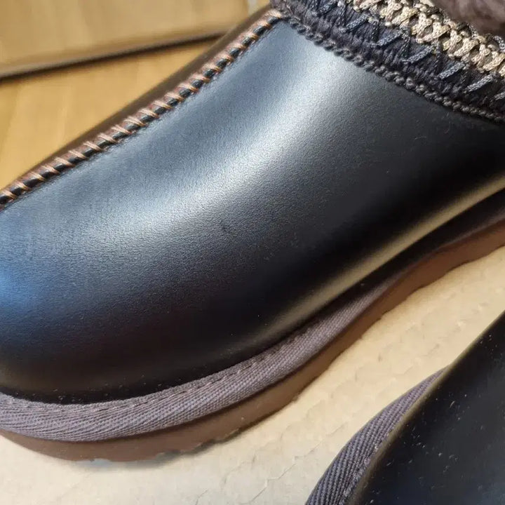 [SOLD OUT] 어그 UGG 레더 타스만 슬리퍼 7사이즈 240