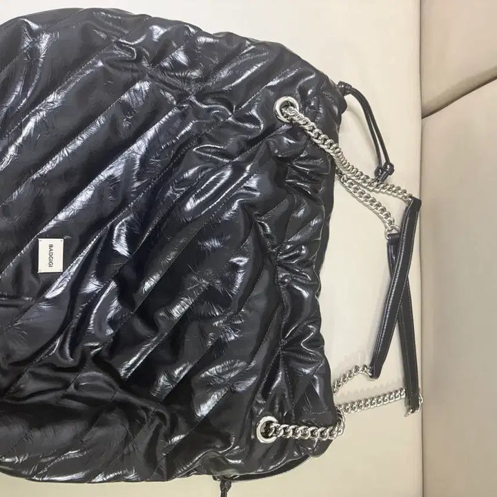 [BUNJANG] Badg G  quilted shoulder bag / 배드지지 퀄팅 숄더백