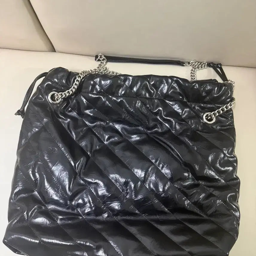 [BUNJANG] Badg G  quilted shoulder bag / 배드지지 퀄팅 숄더백