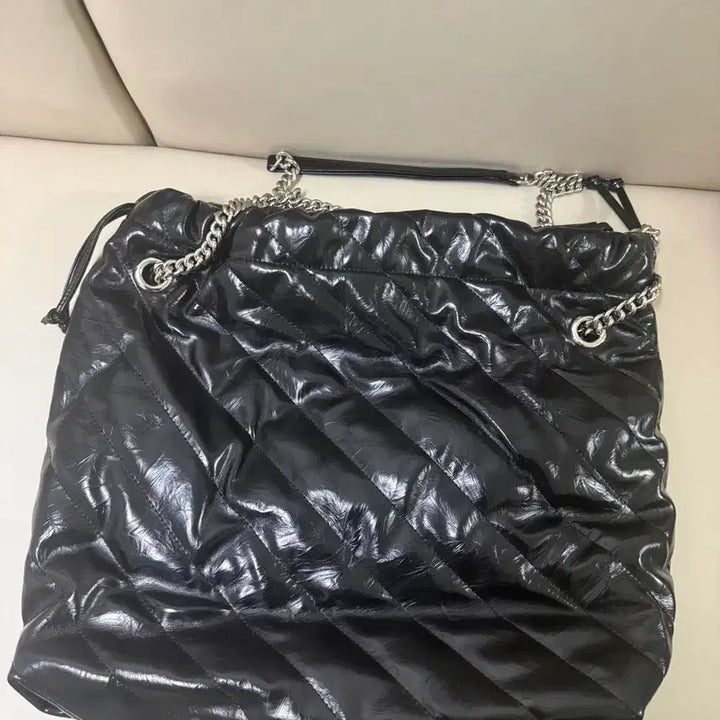 [BUNJANG] Badg G  quilted shoulder bag / 배드지지 퀄팅 숄더백