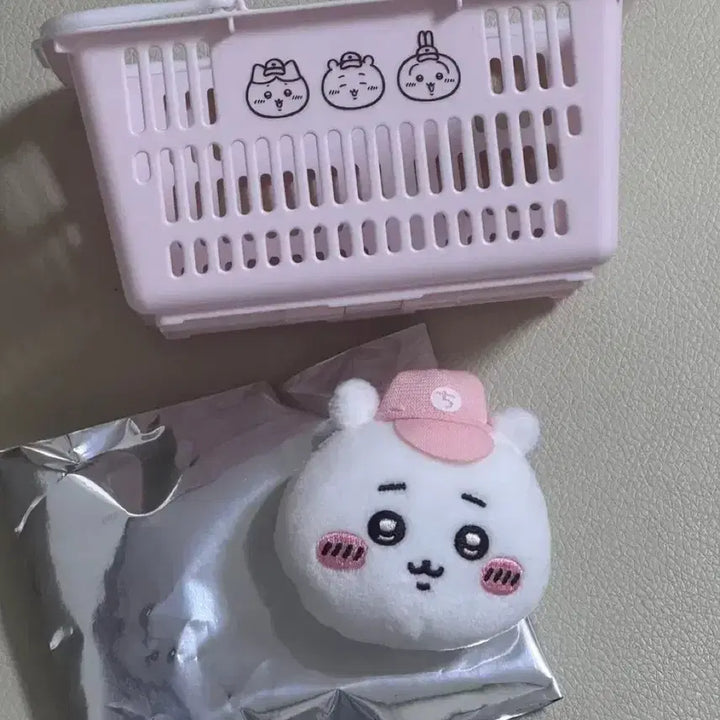 [BUNJANG] Chiikawa Chiikawa Market Okhao Face Badge &amp; Mini Shopping Basket Bundle Set / 치이카와 치이카와마켓 노벨티 오카오 얼굴 뱃지 인형, 미니 장바구니 특전