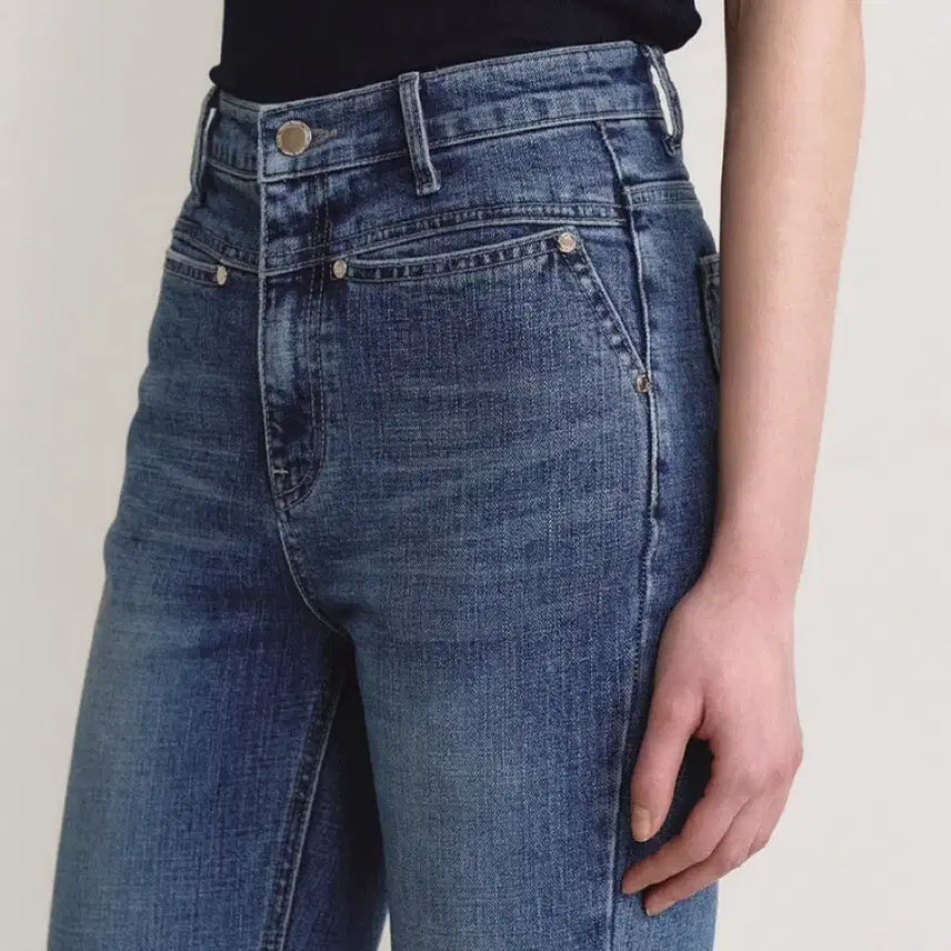 [BUNJANG] Hawa Eclat Mid-Blue Denim Jeans / 하와 에끌라 중청 데님 베이직 S 완전새상품