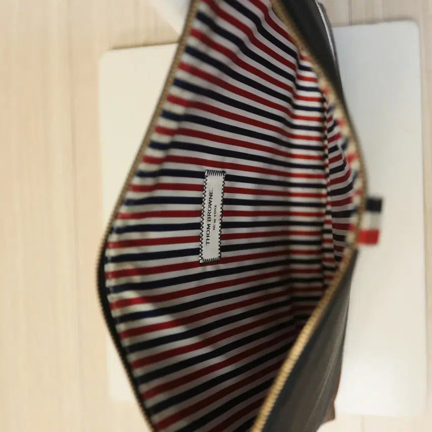 [SOLD OUT] ( 정품 ) 수납력 미친 톰브라운 라지 클러치