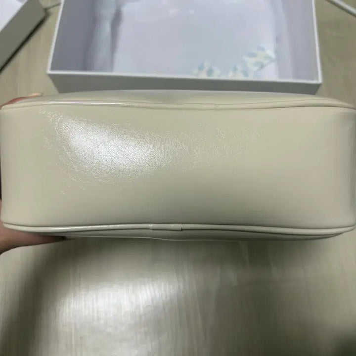 [BUNJANG] NIEEH Square Bag Cream Color / 니히 스퀘어백 크림색 (풀박스)