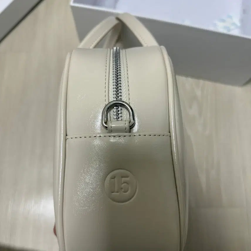[BUNJANG] NIEEH Square Bag Cream Color / 니히 스퀘어백 크림색 (풀박스)