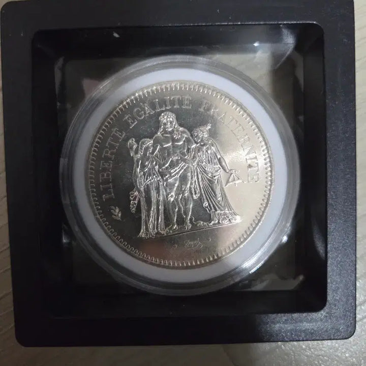 [BUNJANG] French Silver Commemorative Coin with Case / 프랑스 은화 기념주화 케이스 포함