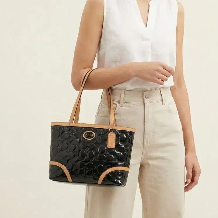 [BUNJANG] Coach Faye Embossed Enamel Tote Bag / 코치 페이트 엠보스드 에나멜 토트백