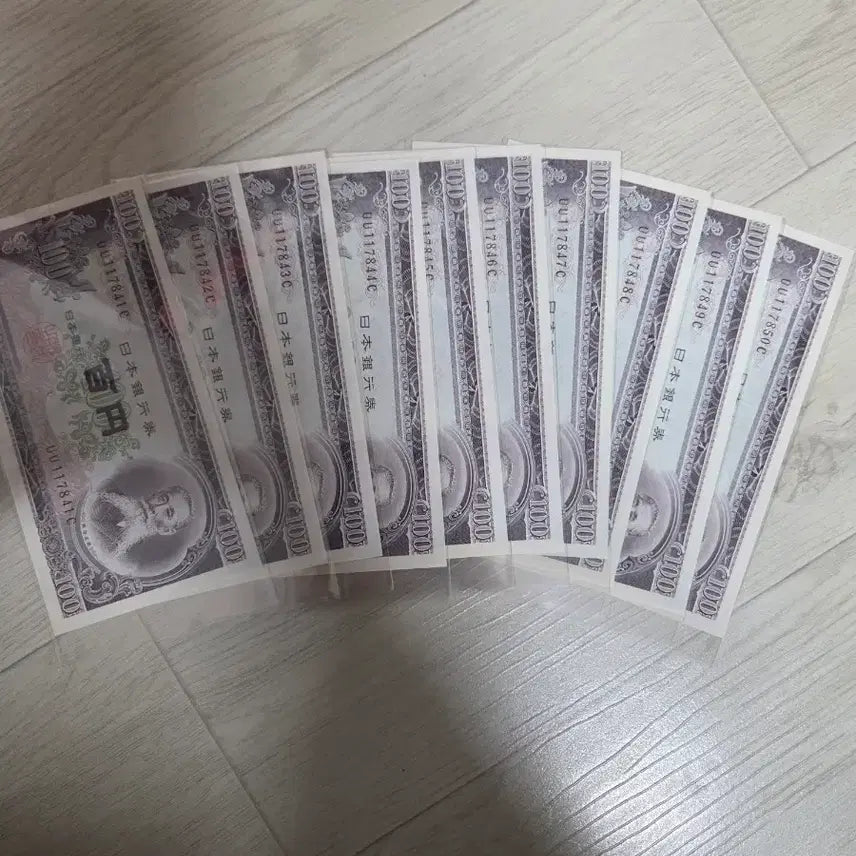 [BUNJANG] Japanese 100 Yen Banknotes - Consecutive Serial Numbers (10 Bills) / 일본 지폐 100엔 다량연번10장