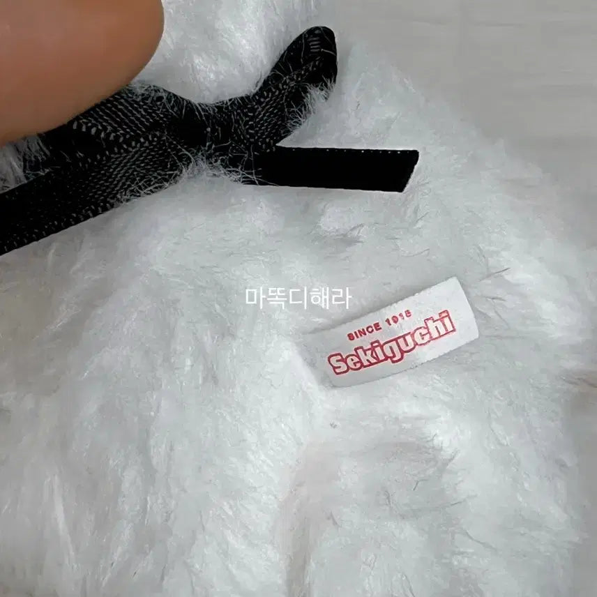 [SOLD OUT] 몬치치 컬러즈 화이트 팝니다