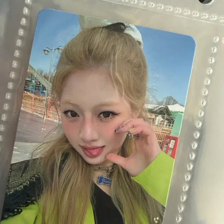 [BUNJANG] Uncharted Ha Eun Photocard + Sticker / 언차일드 하은 공방 포카 + 스티커 양도
