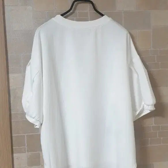 [BUNJANG] White Floral Embroidered T-shirt / 여성 흰색꽃자수티(새옷)