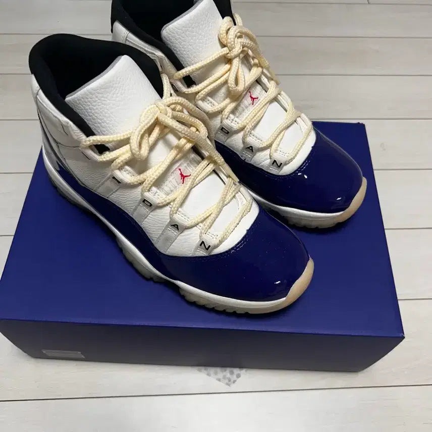 [SOLD OUT] 나이키 에어조던11 딥로얄블루 255사이즈 팝니다.