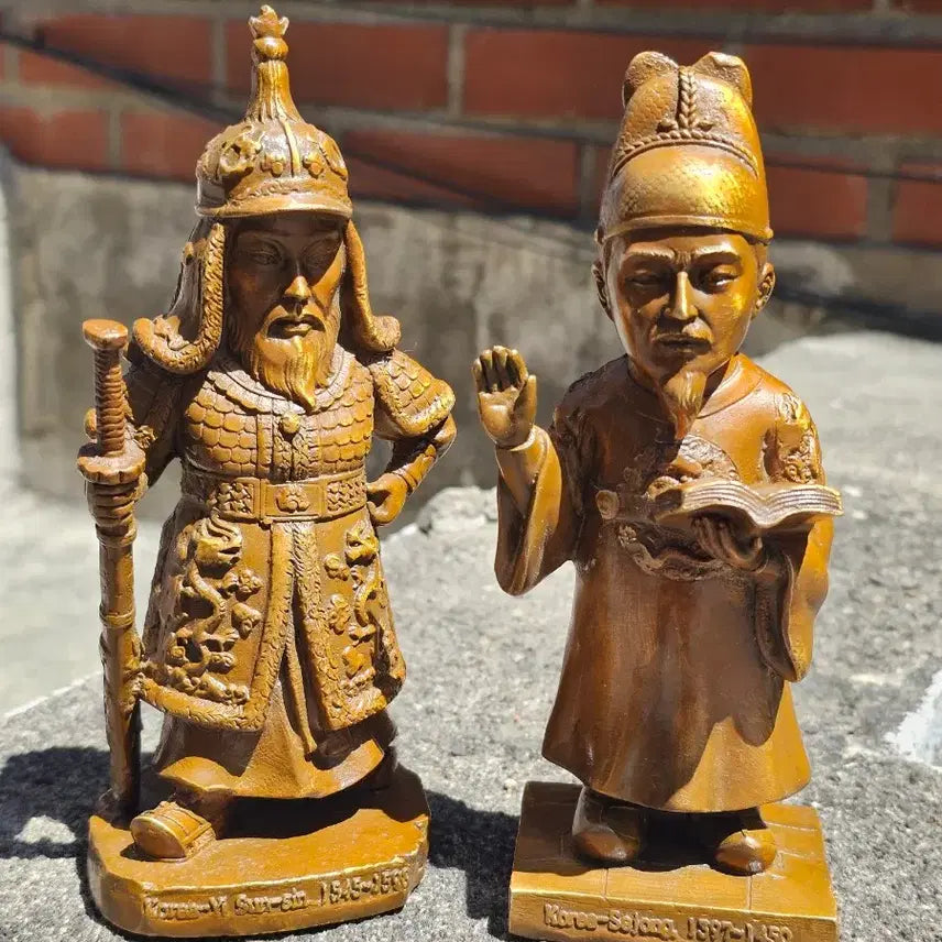 [BUNJANG] Statue Set of King Sejong the Great &amp; Admiral Yi Sun-sin / [품절임박] 세종대왕님 &amp; 이순신 장군님 동상 2점 일괄판매