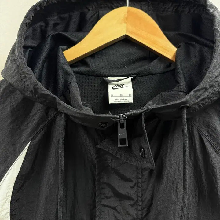 [SOLD OUT] 남성 XL 105 / 나이키 빅스우시 우븐 바람막이