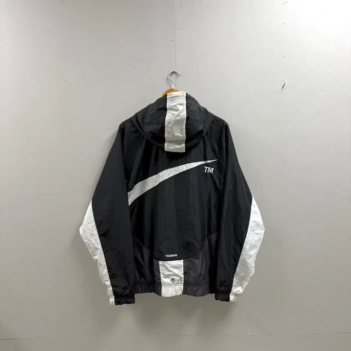 [SOLD OUT] 남성 XL 105 / 나이키 빅스우시 우븐 바람막이