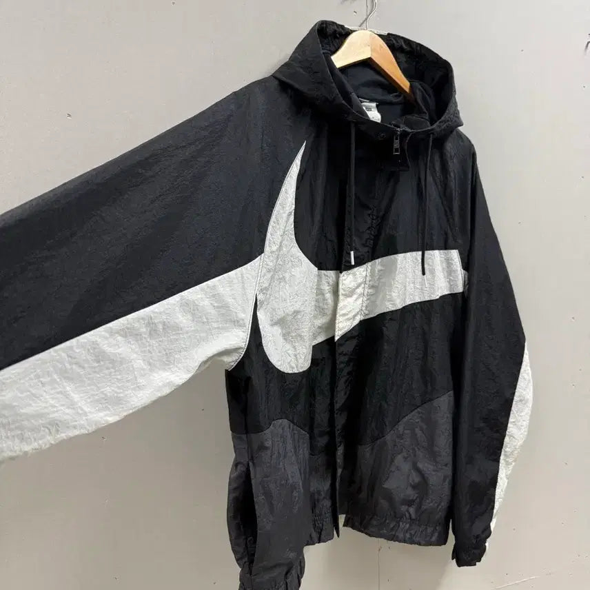 [SOLD OUT] 남성 XL 105 / 나이키 빅스우시 우븐 바람막이