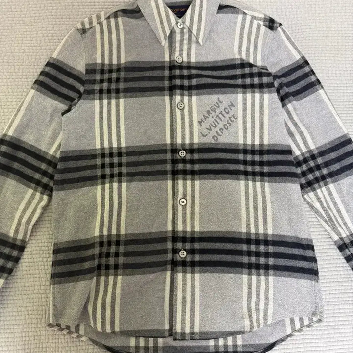 [BUNJANG] Louis Vuitton Marque Logo Check Flannel Shirt - Gray (Size S) / 루이비통 마르크 로고 체크 플란넬 셔츠 그레이 / S