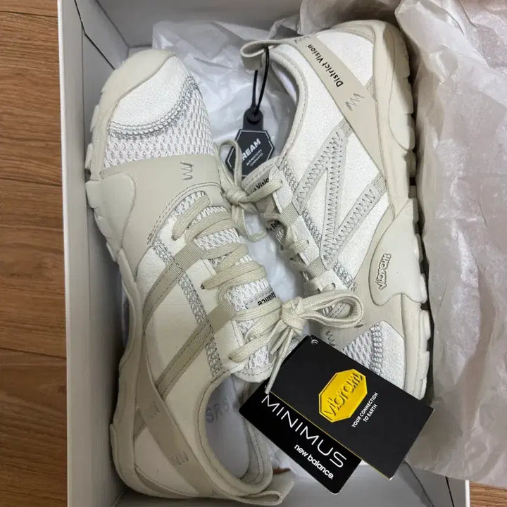 [BUNJANG] New Balance x District Vision MT10O Cloud Dancer Shoes / 뉴발란스 x 디스트릭트 비전 MT10O 클라우드댄서 260 새제품