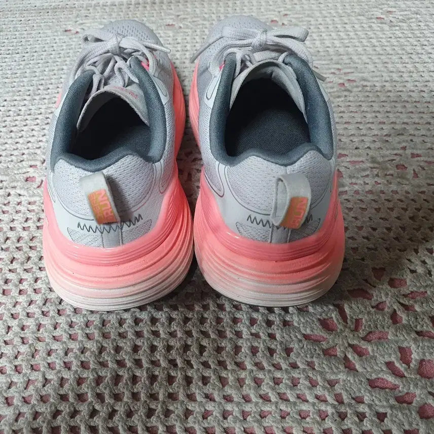 [BUNJANG] Skechers Max Cushioning Running Shoes (235mm) / 스케쳐스 맥스 쿠셔닝 235mm