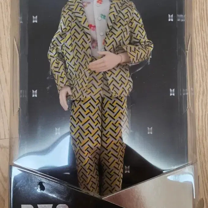[BUNJANG] BTS Mattel Fashion Doll Figure (Sealed) / BTS 패션돌 마텔 피규어 인형 미개봉