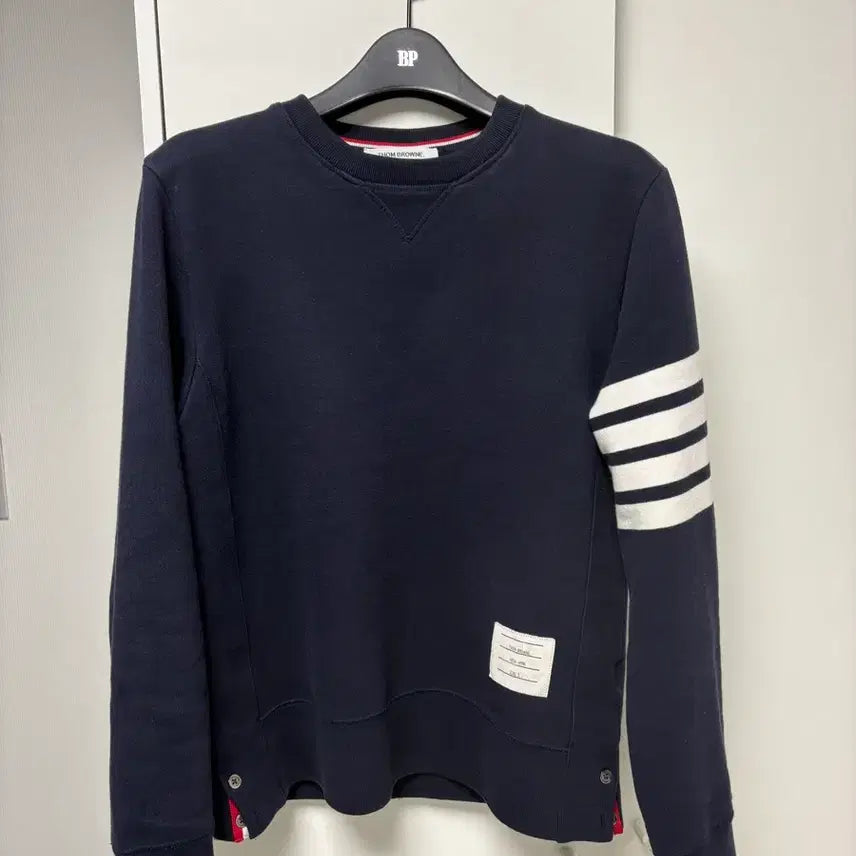 [SOLD OUT] 톰브라운 맨투맨 2사이즈 사선완장 판매