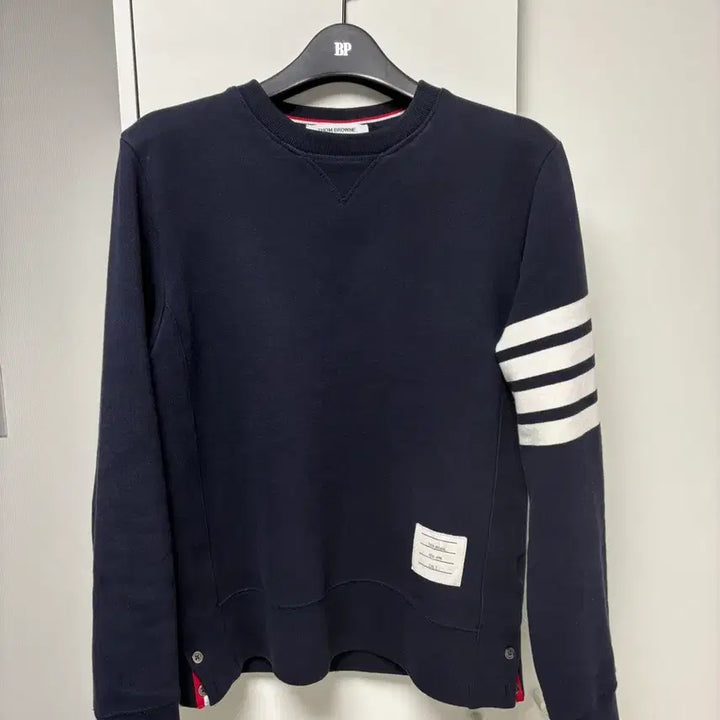 [SOLD OUT] 톰브라운 맨투맨 2사이즈 사선완장 판매