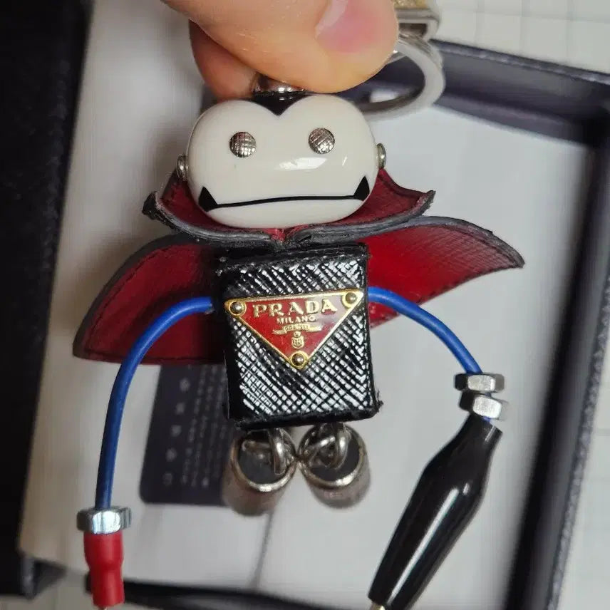 [BUNJANG] Prada Dracula Keyring / 정품 >프라다 드라쿨라 키링