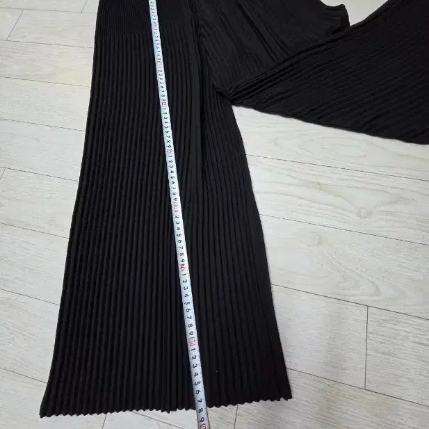 [SOLD OUT] 새상품 일본 에바큐브 플리츠 상의 + 와이드 팬츠 세트