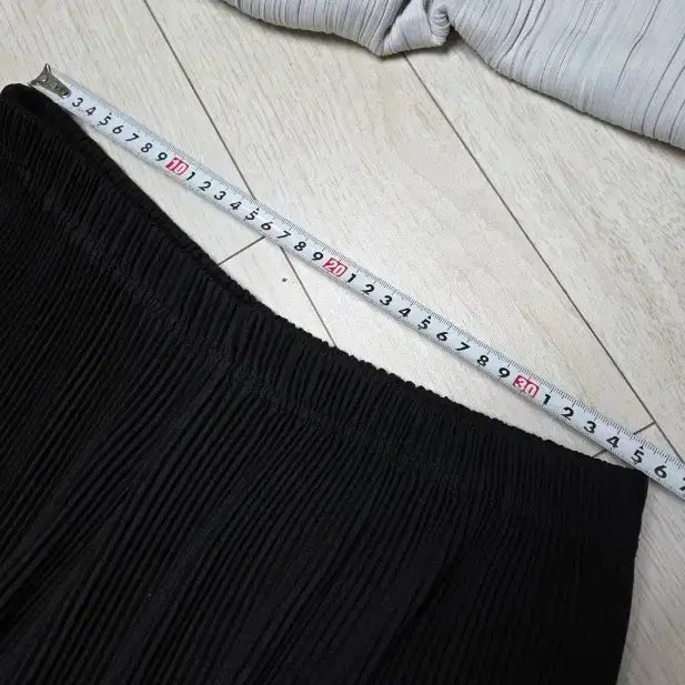 [SOLD OUT] 새상품 일본 에바큐브 플리츠 상의 + 와이드 팬츠 세트