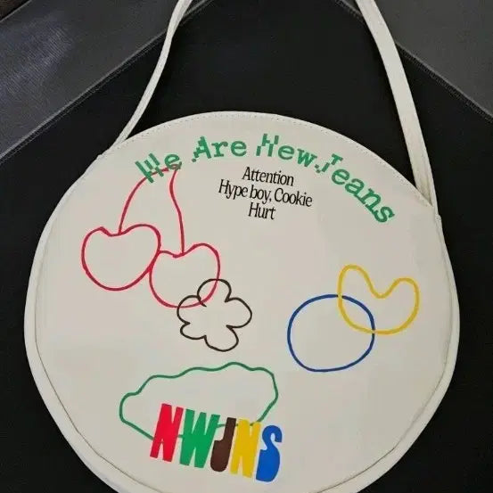 [BUNJANG] NewJeans Printing Shoulder Bag / 뉴진스 NEWJEANS 프린팅 숄더백