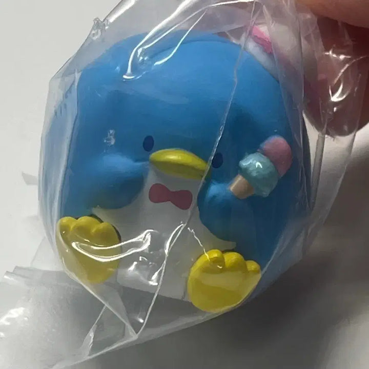 [BUNJANG] Sanrio Tuxedo Sam Ice Cream Mini Figure (Chubby Sanrio) / 산리오 턱시도샘 아이스크림 미니피규어(뚱뚱산리오/너무많이먹어버려서-가챠