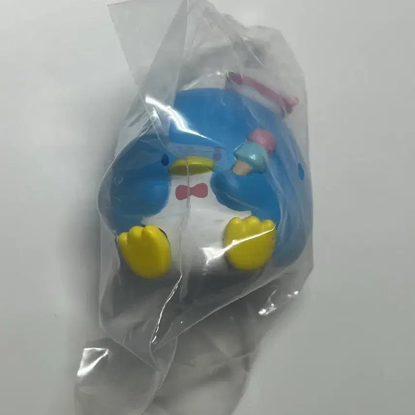 [BUNJANG] Sanrio Tuxedo Sam Ice Cream Mini Figure (Chubby Sanrio) / 산리오 턱시도샘 아이스크림 미니피규어(뚱뚱산리오/너무많이먹어버려서-가챠