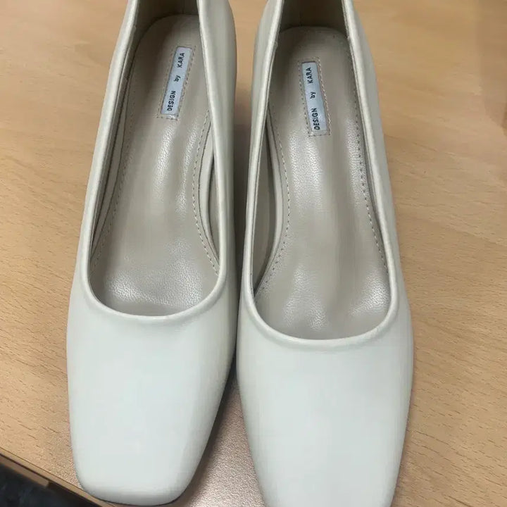 [BUNJANG] DESIGN by KARA White Flats / DESIGN by KARA 흰색 구두