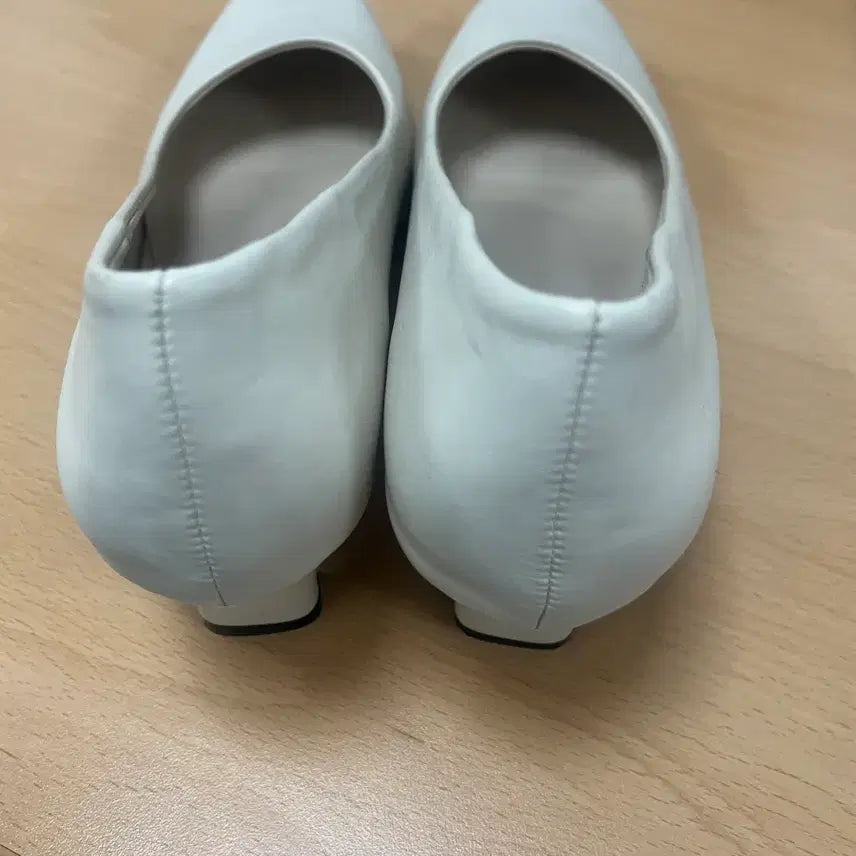 [BUNJANG] DESIGN by KARA White Flats / DESIGN by KARA 흰색 구두