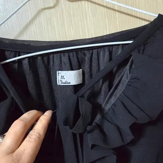 [BUNJANG] Black Long Dress with Frill Detail / 검정색 롱 원피스 프릴 장식